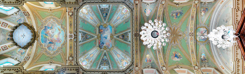 Malowany sufit w kościele w Suisio we Włoszech