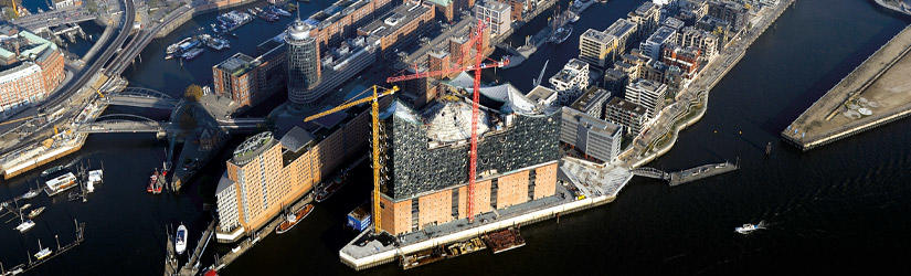 Port w Hamburgu z Filharmonią nad Łabą z lotu ptaka